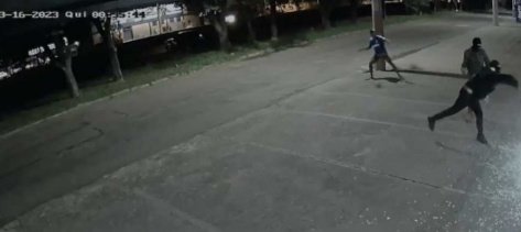 cid_martins's tweet photo. A @policiacivilrs - Draco de São Leopoldo - prende três suspeitos em NH e Sapiranga por ameaças e ataques a empresários no Vale do Sinos. São integrantes de facção que oferecem serviço ilegal de vigilância privada. São pelo menos 70 vítimas @gzhdigital Ação 3DRM @DelegadoHartz https://t.co/UqJJ2mDcuk