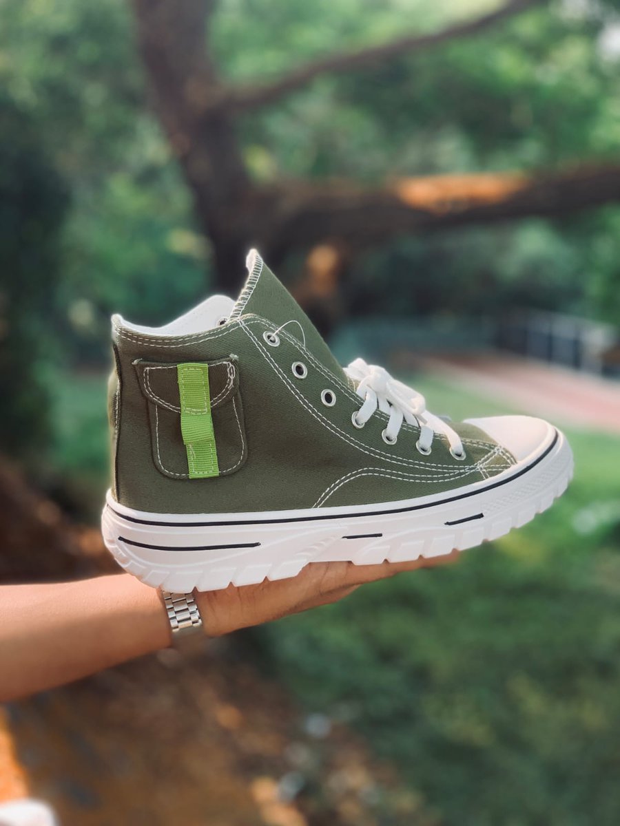Oneclickstore's tweet photo. *IMPORTED CONVERSE HIKE* 

 - Sizes 6-7-8-9-10
 - 7A Quality
 - 4 Colours 

*1099/- Freeship to Kerala*

 2-3 days delivery to kerala https://t.co/HU8XZCZKR8