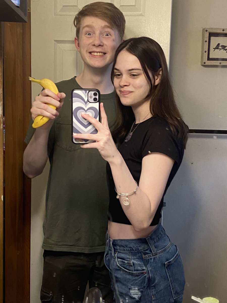Jasminelizaaa's tweet photo. Never ask your boyfriend to take “normal” photos 🍽️😄 https://t.co/4yU3FBb4CB