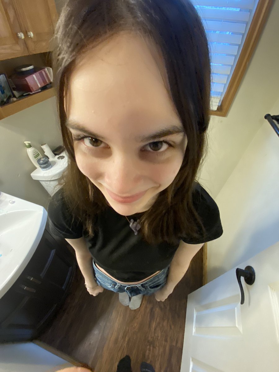 Jasminelizaaa's tweet photo. Never ask your boyfriend to take “normal” photos 🍽️😄 https://t.co/4yU3FBb4CB
