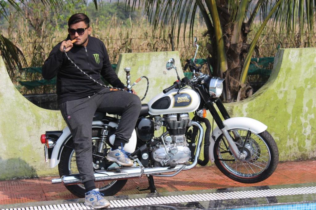 Theziasyed's tweet image. Woh Tujhe Bhool Gaya Tujhpe bhi Laazim hai 'Ameer'

Khaak Daal! Aag Laga! Naam na ley! Yaad na kar!

- Ameer Meenai

#Throwback #2K18