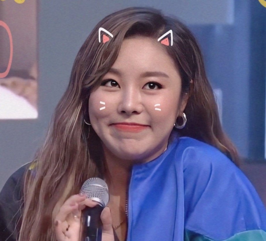 wheein_pics's tweet photo. adorable wheein, a healing thread https://t.co/St8vEgX3x5