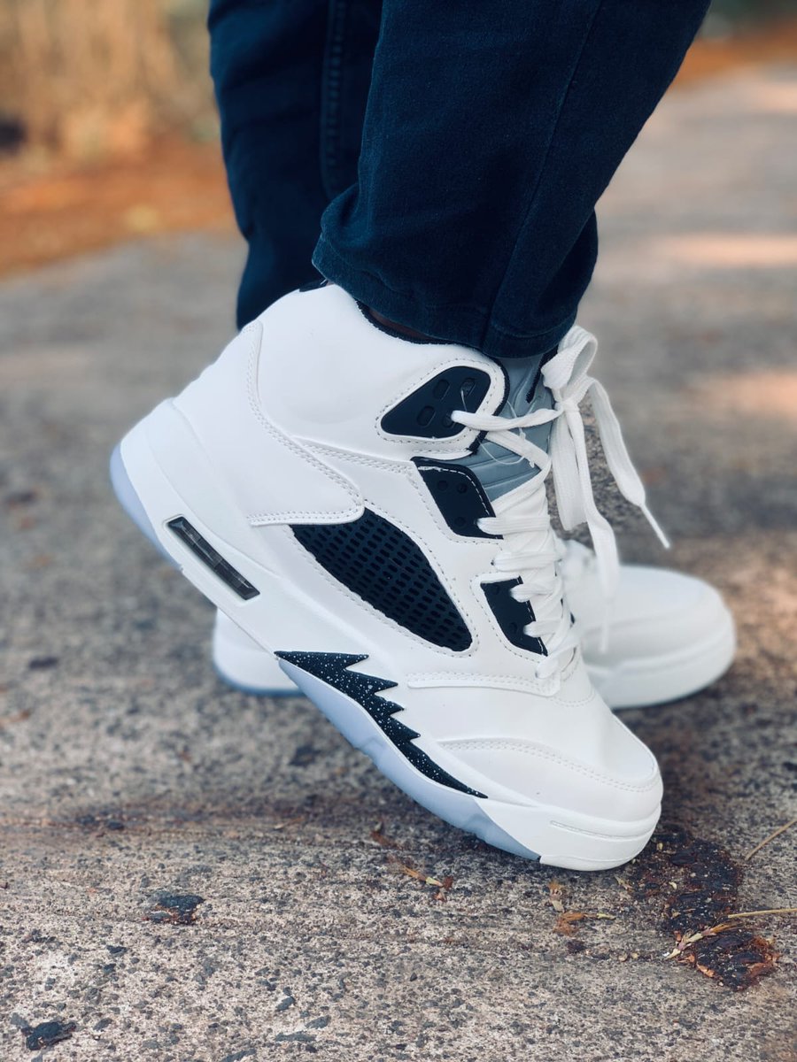 Oneclickstore's tweet photo. *IMPORTED JORDAN SHOE*

- 7A High Quality
- Size:- 6-7-8-9-10

*1699/- Freeship to Kerala*

2 days delivery to Kerala https://t.co/GiMm5utPs5