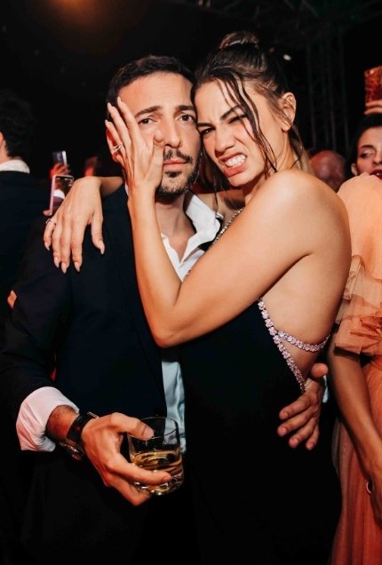 dmtozdmr5's tweet photo. Koç Couple ❤️‍🔥

#DemetÖzdemi̇r #OğuzhanKoç #DemHan 🧿 https://t.co/72grcJXEHm