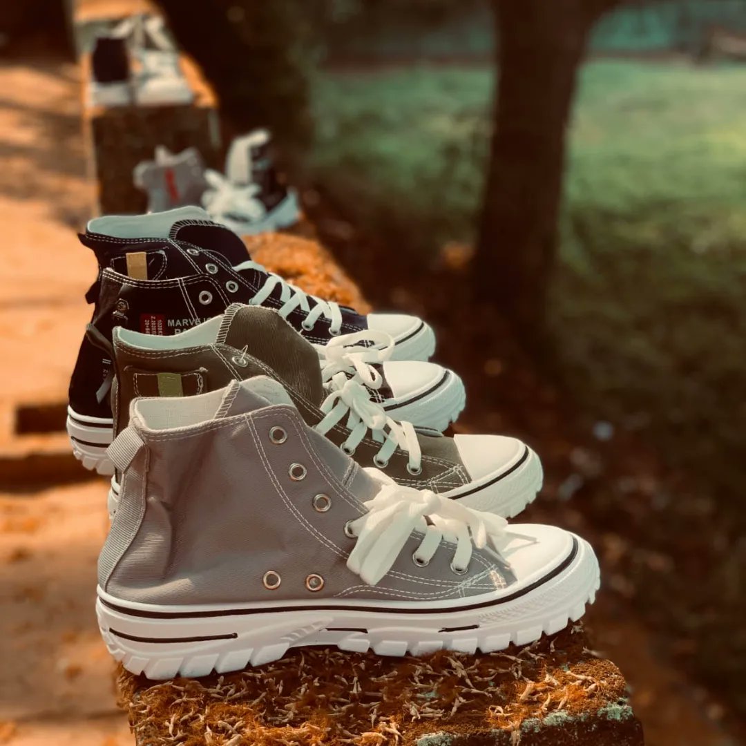 Oneclickstore's tweet photo. *IMPORTED CONVERSE HIKE* 

 - Sizes 6-7-8-9-10
 - 7A Quality
 - 4 Colours 

*1099/- Freeship to Kerala*

 2-3 days delivery to kerala https://t.co/SEXRprglC9
