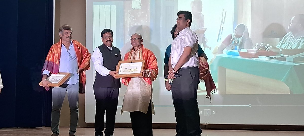 osmania1917's tweet photo. Screening of Balagam movie evoked Great response. Students turned in large numbers after a heavy rainfall at Campus. Hon'ble VC, OU Prof. D. Ravinder, felicitated Mr. Ramesh and crew members associated with the movie.
@KTRBRS @SabithaindraTRS @vinodboianpalli @prof_ravinder, https://t.co/d1XVbrmgSJ