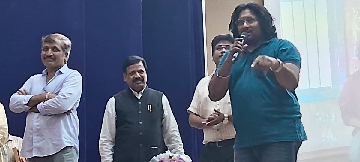 osmania1917's tweet photo. Screening of Balagam movie evoked Great response. Students turned in large numbers after a heavy rainfall at Campus. Hon'ble VC, OU Prof. D. Ravinder, felicitated Mr. Ramesh and crew members associated with the movie.
@KTRBRS @SabithaindraTRS @vinodboianpalli @prof_ravinder, https://t.co/d1XVbrmgSJ