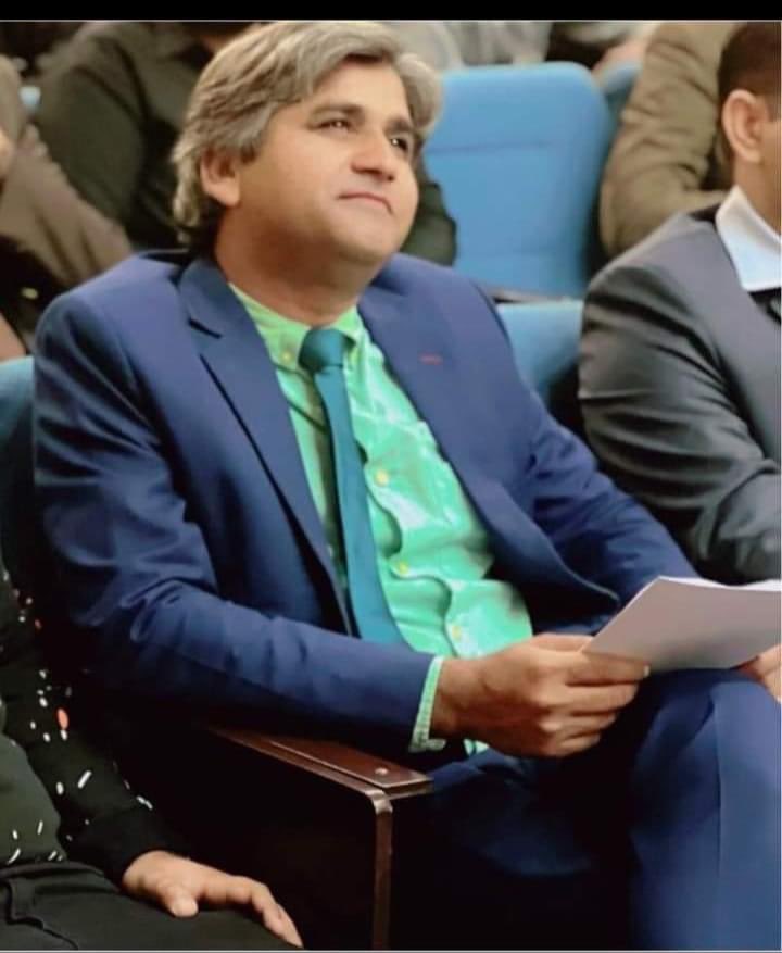 MarviSoomro_'s tweet photo. إِنَّا لِلّهِ وَإِنَّـا إِلَيْهِ رَاجِعونَ 
یہ قتل صرف ساونڈ برادری کا نہیں بلکہ علم اور شعور اور سماج بلکہ پوری انسانیت کا قتل ہے اس قتل کی جتنی بھی مذمت کی جائے کم ہے 💔#JusticeForDrAjmalSawand https://t.co/6lUYObragV