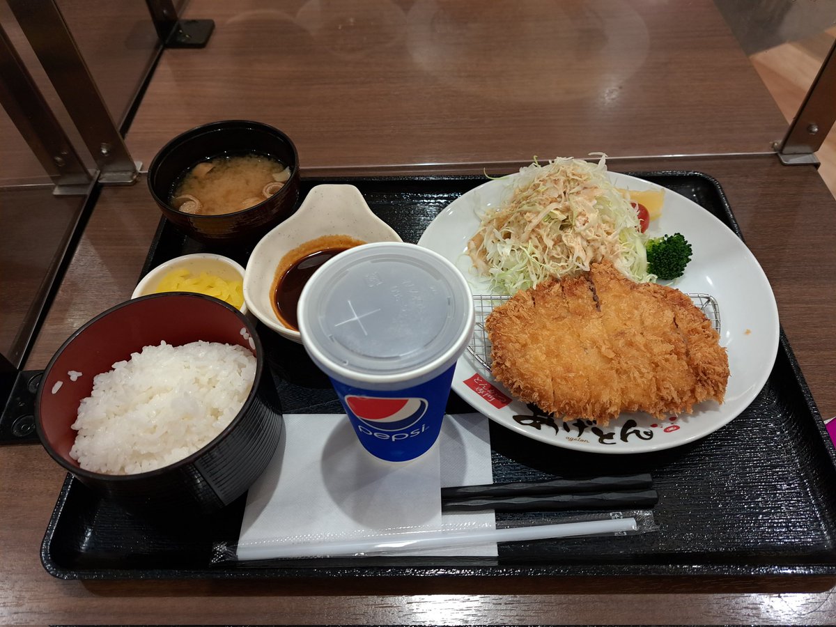yuta0757's tweet photo. #泉南イオン　#CD110　#あげとん
昼から泉南イオンに行ってきた(ﾉ≧▽≦)ﾉ
15時半頃にイオンについて、1時間ぐらいしかぶらぶらしてから昼ごはん食べに行ってきた(*^o^)／＼(^-^*)
ちなみに写真は取ってないけど、味噌かつ食べる前にマクドでチーズてりたまとテリヤキバーガー食べた(ﾉ≧▽≦)ﾉ
昼ごはんは何食べるか悩んだけど、味噌かつ定食にした(^-^)　

18時頃にイオン出たけど雨いっぱい降ってきて、びしょ濡れになった( ;´･ω･`)