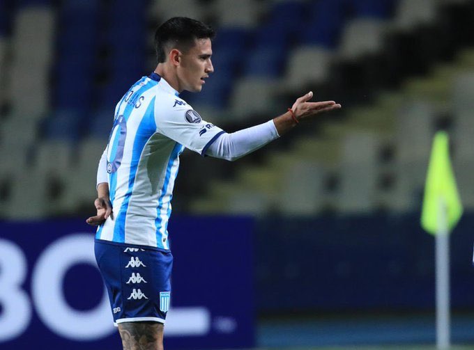 Gago: Ya llegamos al aeropuerto.
Rojas: Le puedo pegar desde acá?
Gago: Basta, Matias.