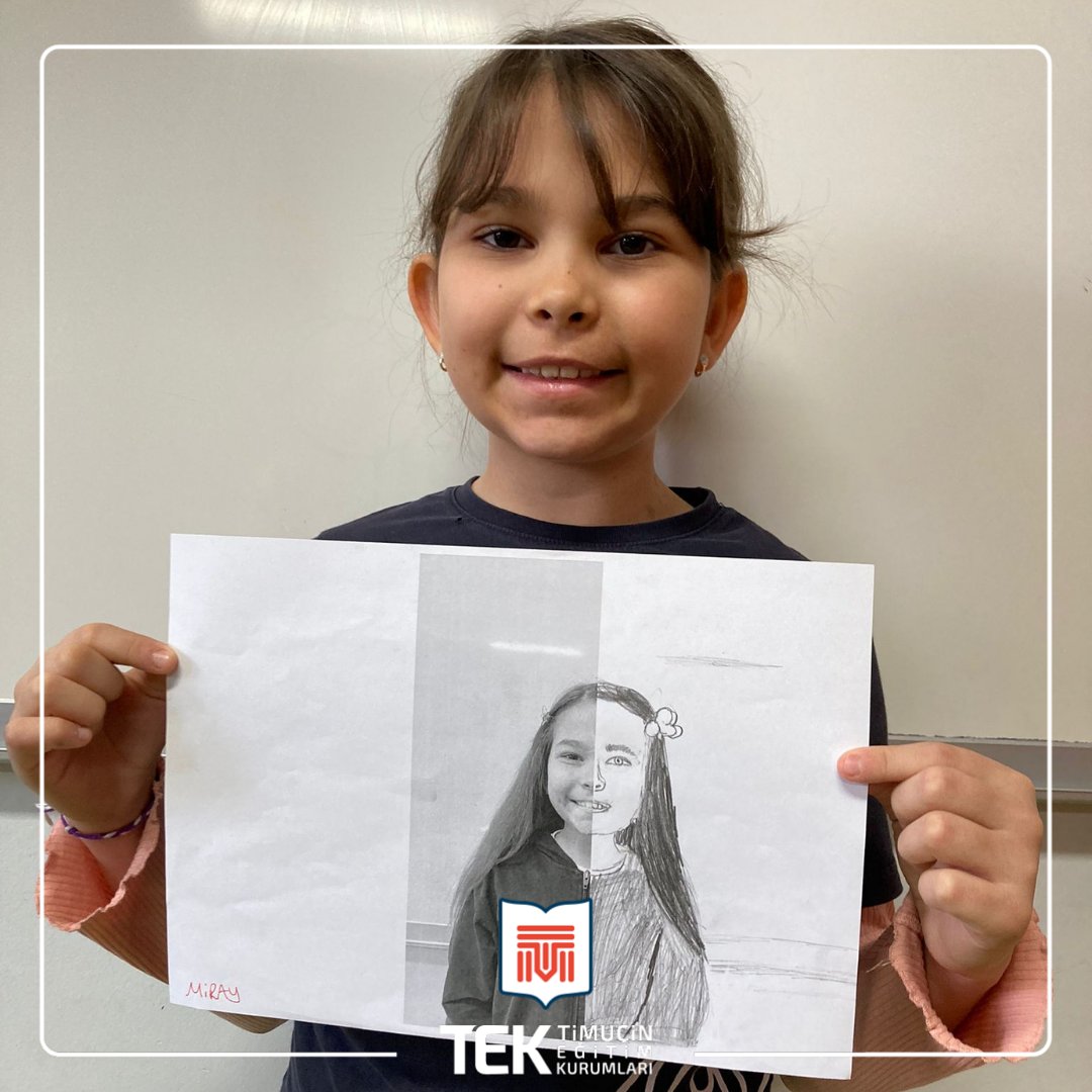 tekokullari's tweet photo. 4/B sınıfımızla Matematik dersinde Simetri konumuzla ilgili yüzümüzün yarısını kara kalem tekniğiyle tamamlama etkinliği yaptık.😊✏🖍 https://t.co/Hl3XheJRmP