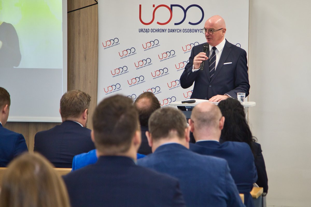 chronpesel's tweet photo. Wzięliśmy udział w konferencji „Wyzwania dla ochrony danych osobowych w świetle orzecznictwa sądów”. Dziękujemy Akademii Ekonomiczno-Humanistycznej, UODO oraz wszystkim instytucjom, które patronowały wydarzeniu. To był dzień pełen ważnej wiedzy i udanych rozmów! #chronpesel https://t.co/RMQIBQpvuZ