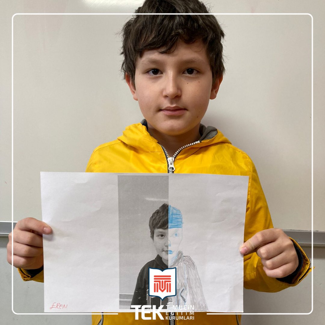 tekokullari's tweet photo. 4/B sınıfımızla Matematik dersinde Simetri konumuzla ilgili yüzümüzün yarısını kara kalem tekniğiyle tamamlama etkinliği yaptık.😊✏🖍 https://t.co/QP7BAEn1iS
