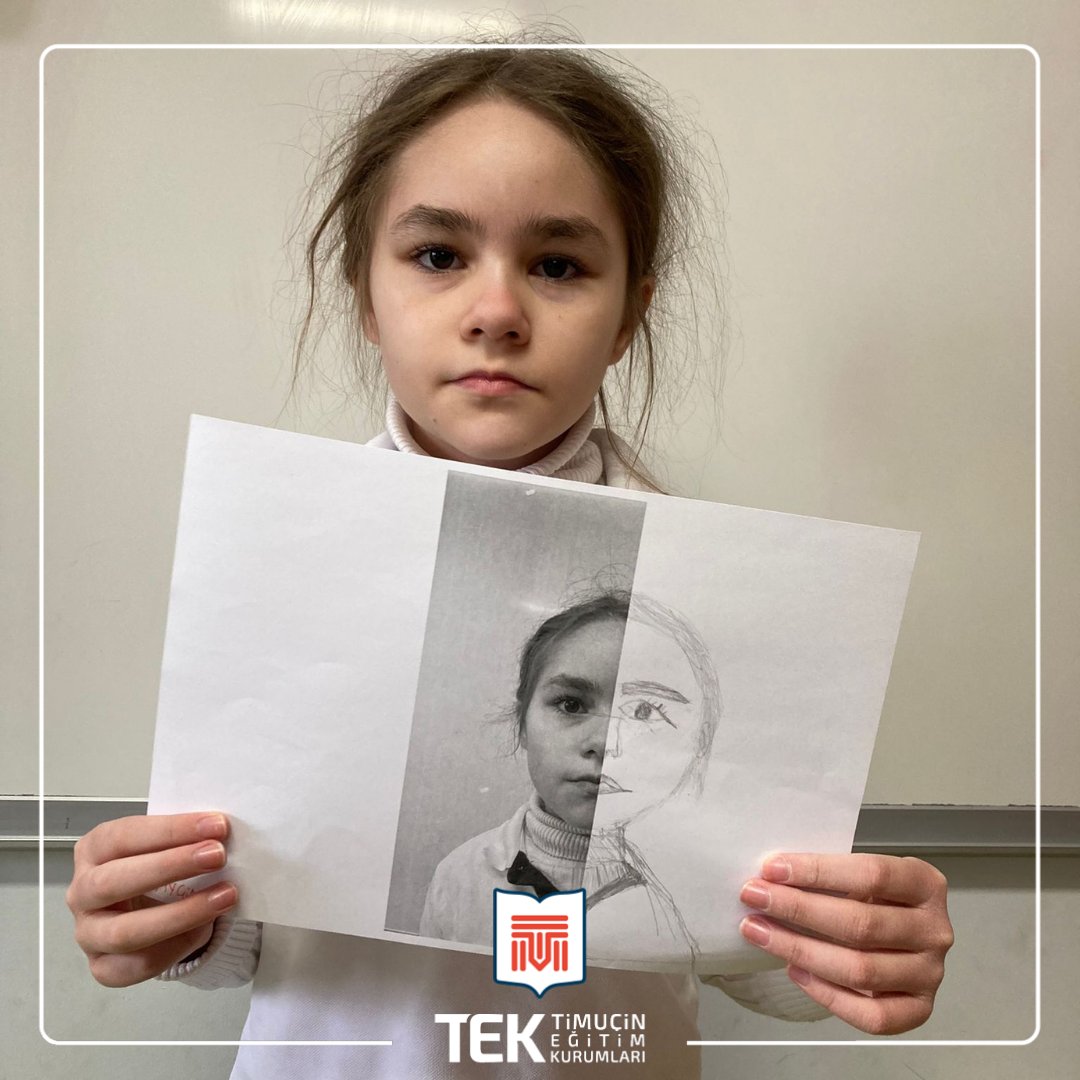 tekokullari's tweet photo. 4/B sınıfımızla Matematik dersinde Simetri konumuzla ilgili yüzümüzün yarısını kara kalem tekniğiyle tamamlama etkinliği yaptık.😊✏🖍 https://t.co/gGZ9FuSuU6