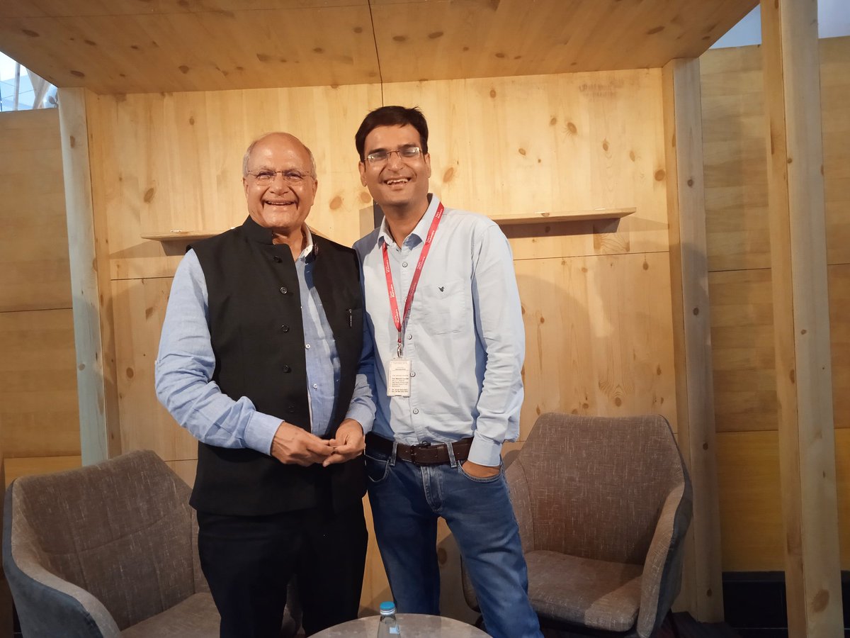 nareshking11's tweet photo. @C_P_Gurnani @AjaiChowdhry @tech_mahindra @Harsh_Soin
Met three stalwarts today

One is the pioneer of Indian Hardware Industry
One is the pioneer of Indian Software Industry
One is the pioneer of Human Resource Industry https://t.co/IQZnyfx0Yg