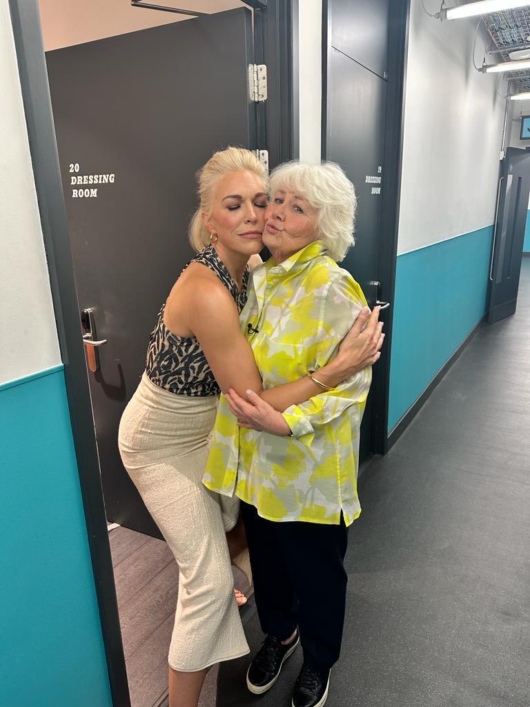 Annette Badland tweet media