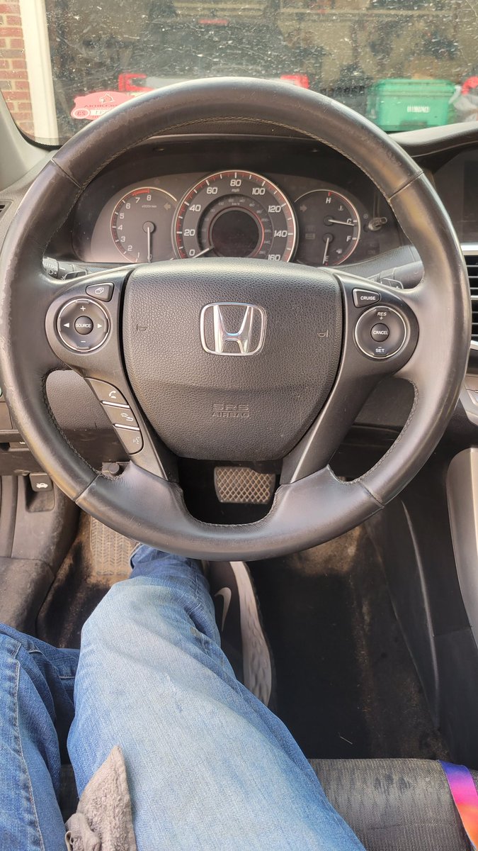 ChiliTheHusky's tweet photo. We got before and after. I was cleaning the interior of my Honda and it was baddd https://t.co/9x26LUU8SA