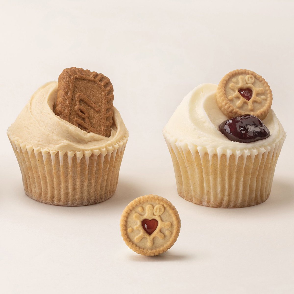 KuteCake's tweet photo. Is there a better duo than biscoff and jammie dodger? We seriously doubt it 🤎 #cupcake https://t.co/7eUQXg3ZKx