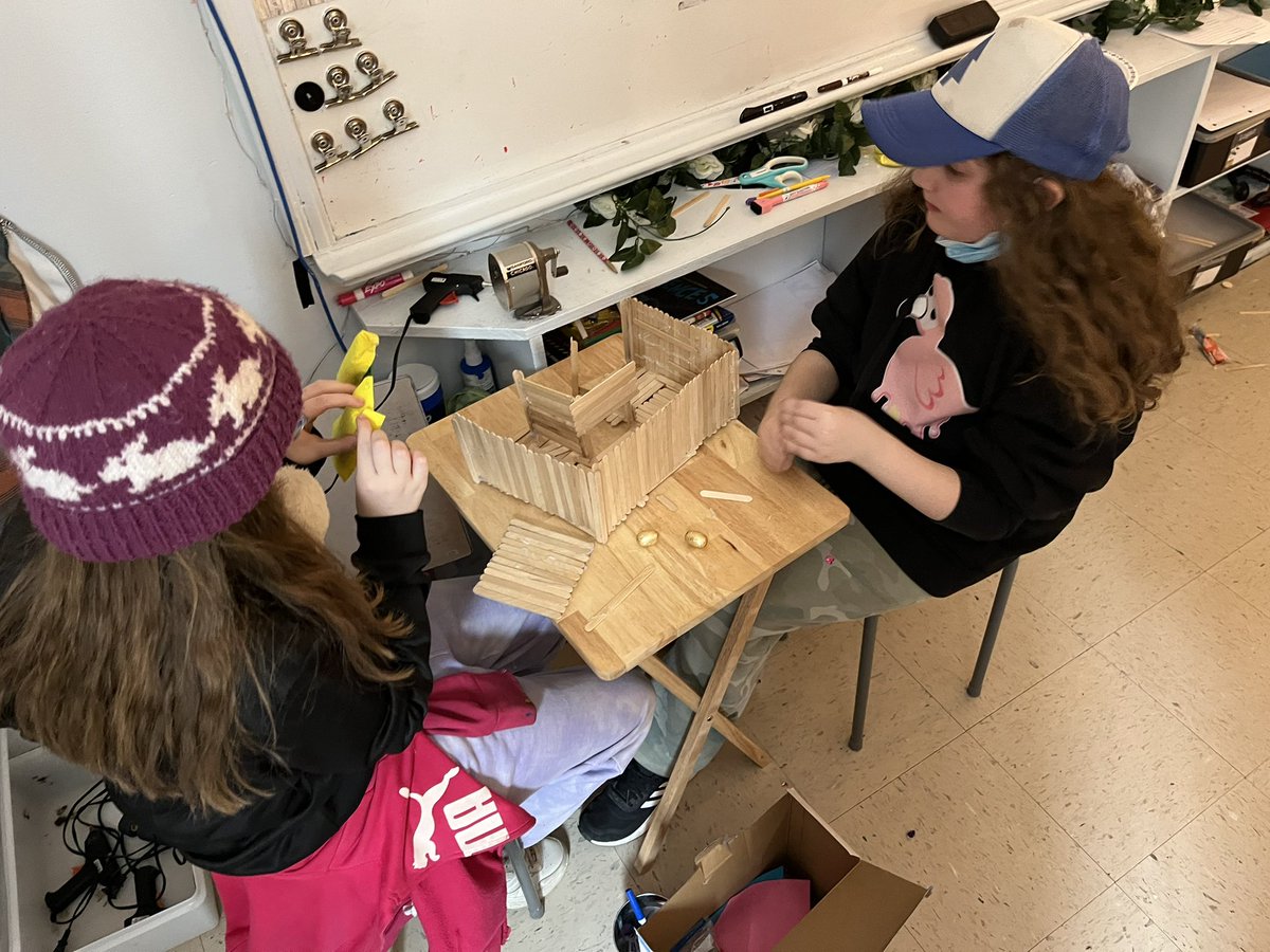 Grade 4/5 hard at work this week constructing their Peep society as part of our Peep Exploration Challenge! So much creativity… and hot glue. <a href="/SWATigers/">𝕊𝕎𝔸 𝕋𝕚𝕘𝕖𝕣𝕤</a>