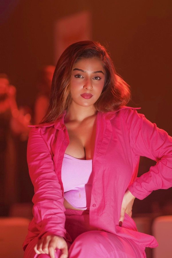 FtCGbdLakAA2zAQ?format=jpg&name=900x900