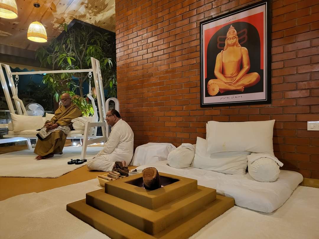 ArvindDavemadka's tweet photo. अतुलितबलधामं हेमशैलाभदेहं
दनुजवनकृशानुं ज्ञानिनामग्रगण्यम्।
सकलगुणनिधानं वानराणामधी���ं
रघुपतिप्रियभक्तं वातजातं नमामि॥ https://t.co/ijsEM1abuC