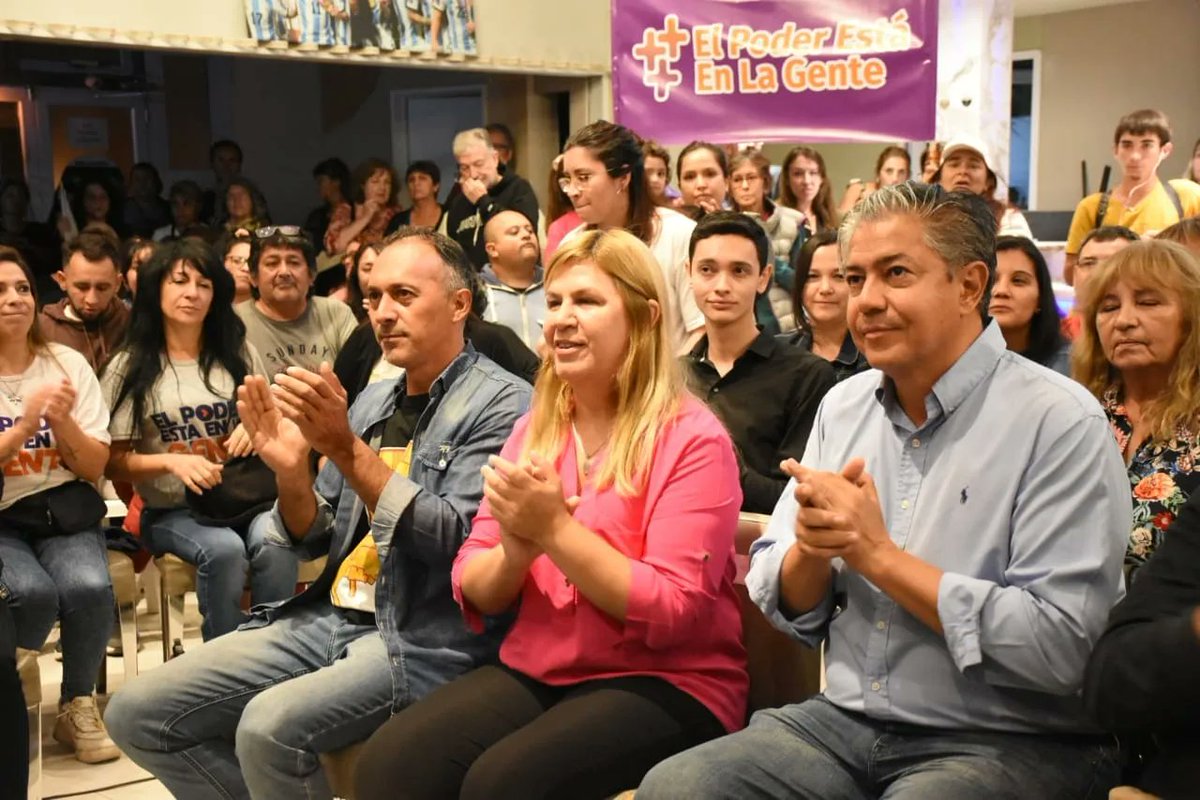 JuanMarceloZu's tweet photo. 💪¡En Plottier todos unidos triunfaremos! Gracias Lucas Riquelme, vecinos y vecinas por el gran recibimiento y cariño.
#PeronistasConElRolo #neuquinizate con la #Lista41
@Rolo_Figueroa @lorebarabini @nogueiranqn @soledezapala https://t.co/TBRlDBwWWM