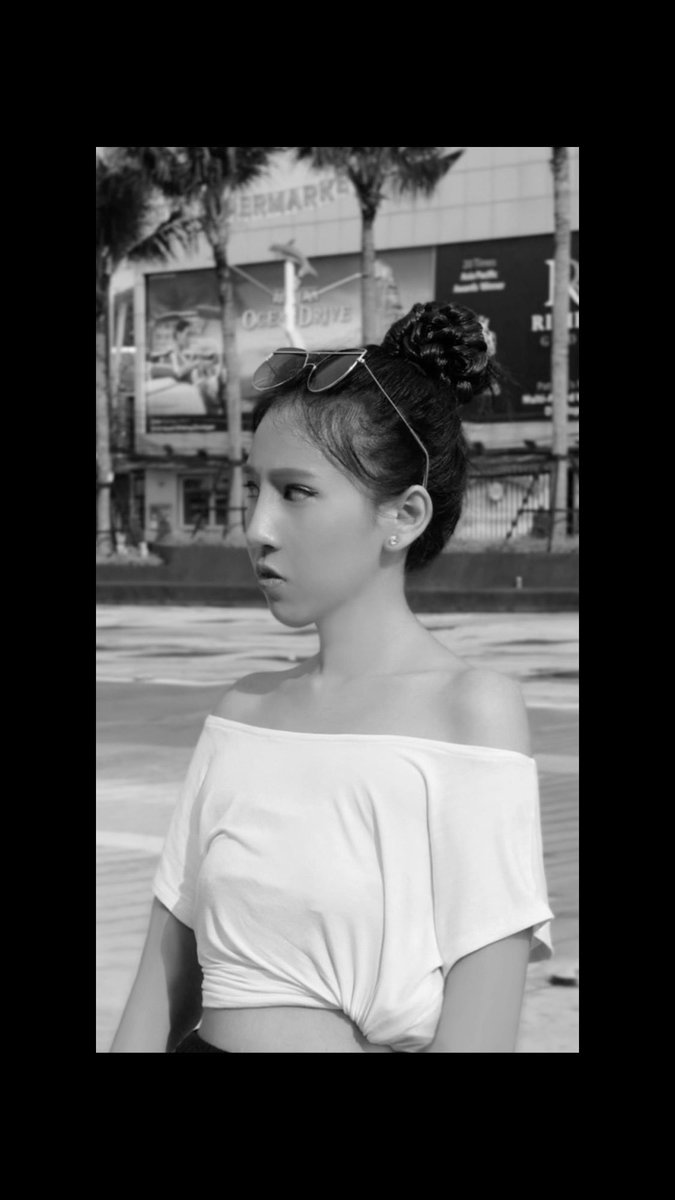 phatcha_95's tweet photo. 🤔🤨😏💆‍♀️ https://t.co/s9wrgIpwT8
