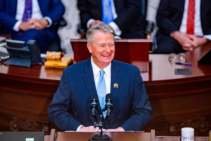 Oren_Jacobson's tweet image. Meet Idaho Gov. Brad Little.

Yesterday, he signed a law making “abortion trafficking” of a minor a felony punishable by up to 5 years in prison.

What the is abortion trafficking, you might be wondering? 

Imagine a brother takes his 17 year old sister out of state to get an…