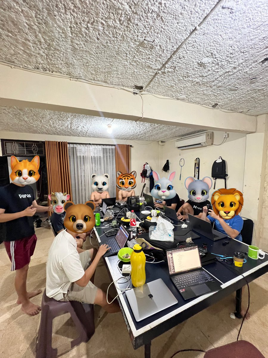 Vincentsalaka's tweet photo. 😂😂 Current situation @ Paras’ Compound before deploying the launchpad on @AstarNetwork tonight! https://t.co/4eYVxGu9wS