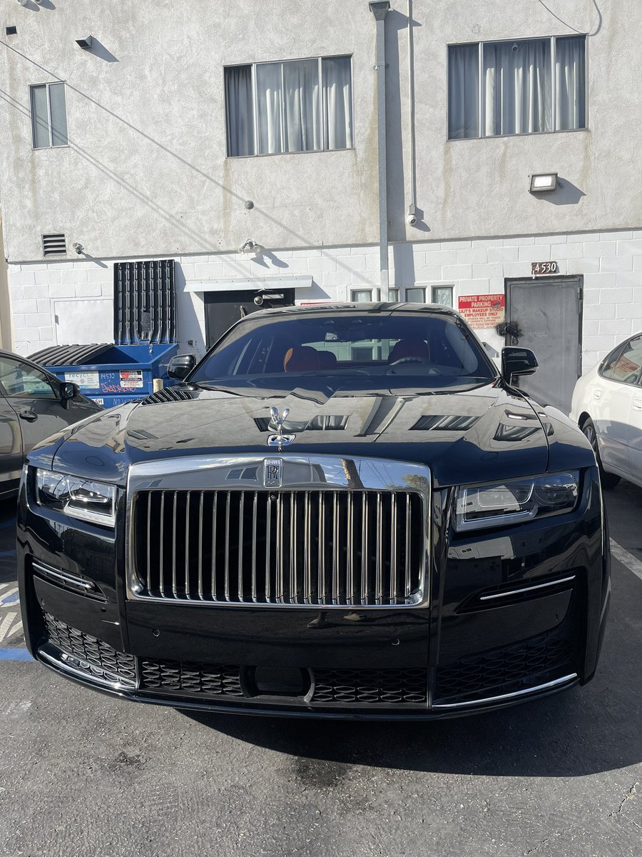 callingetclean_'s tweet image. Full detail on. Rolls Royce ghost #detailing #fulldetail #claybar #wax #ceramic #Rollsroyce #LA