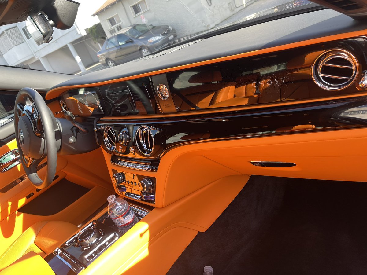 callingetclean_'s tweet image. Full detail on. Rolls Royce ghost #detailing #fulldetail #claybar #wax #ceramic #Rollsroyce #LA