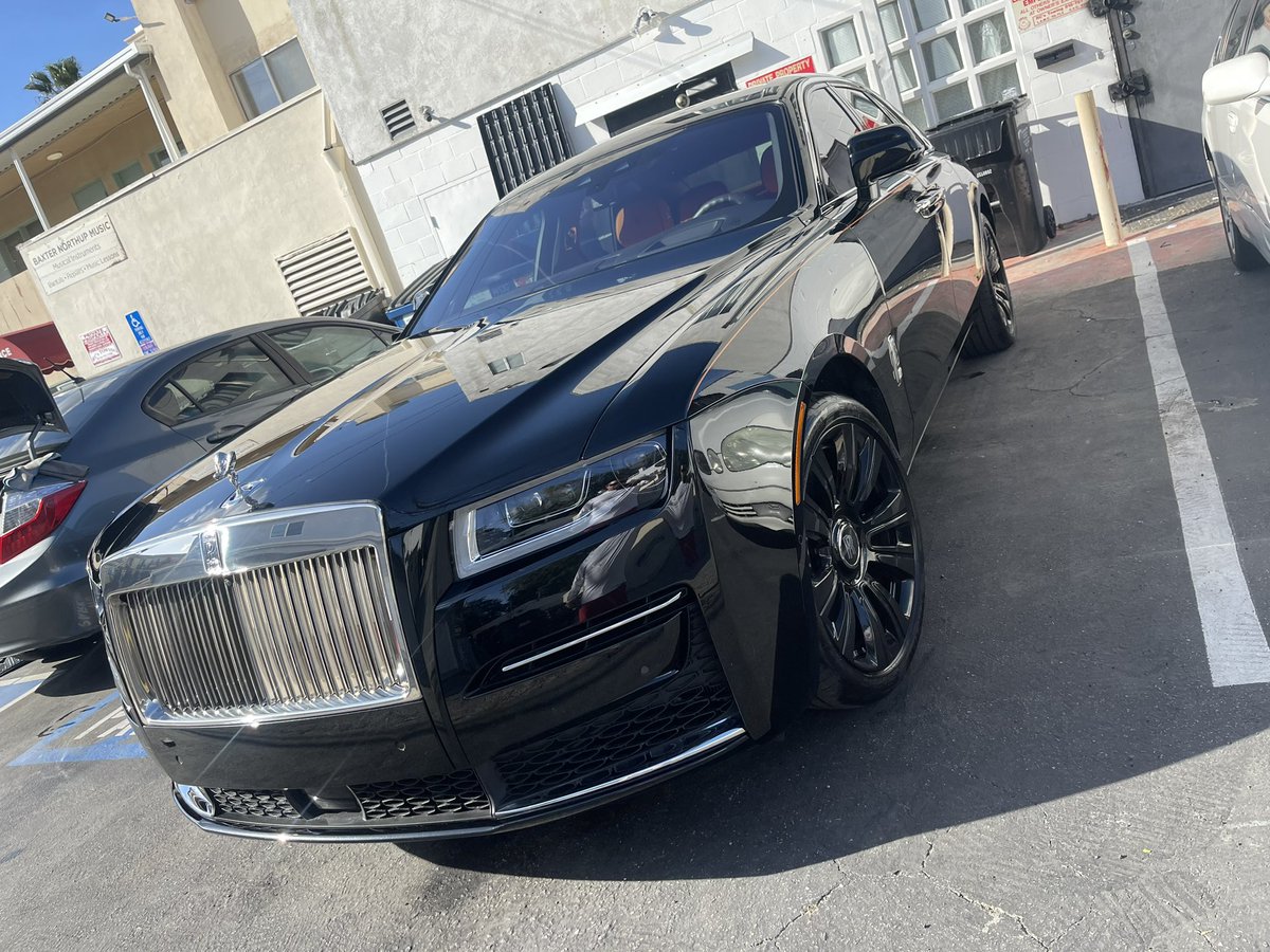 callingetclean_'s tweet image. Full detail on. Rolls Royce ghost #detailing #fulldetail #claybar #wax #ceramic #Rollsroyce #LA