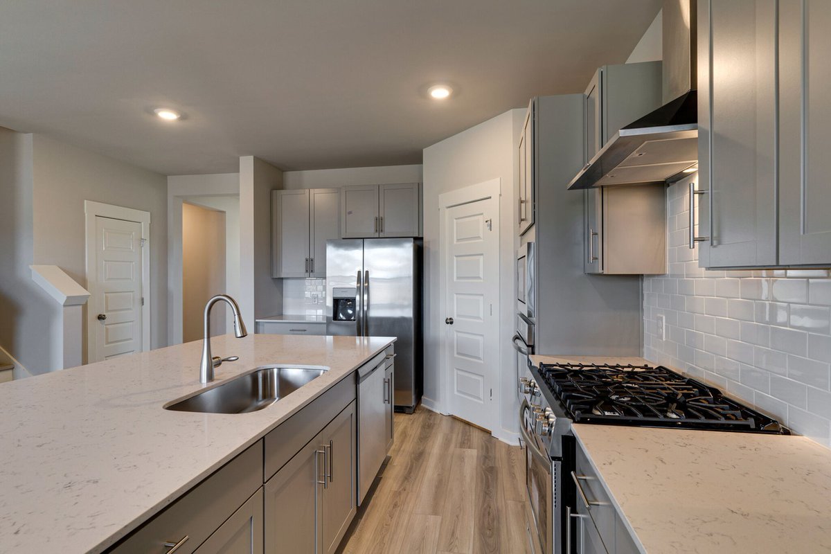 Tenn_Homes's tweet photo. New build with a gas stove... what more could you want?

📍 2009 Hollyhock Dr Lot # 1029, Hendersonville, TN
🛏️ 4
🛁 3.5
🏠 3,000 sq.ft.
$688,990
MLS: 2503844
Listing courtesy of: Lennar Sales Corp.
#homeforsale #tnhomes #newconstruction #newhome #hendersonville #sumnercounty https://t.co/rQrPL990Yo