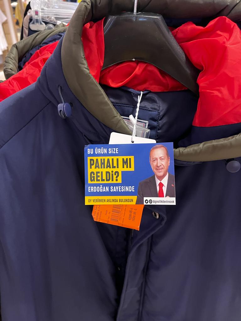 mcadele123's tweet photo. Sizden Gelenler 
📍 Bursa 
Isınmak için bir mont, yalın ayak gezmemek için bir çorap ve ayakkabı rüya haline geldi. 

Bu ürünler onlar yüzünden pahalı!
Oy verirken aklınızda bulunsun. 
#GençlikDevirecek

(Siz de bulunduğunus ilden sticker çalışmalarına destek verebilirsiniz) https://t.co/pAfPIAQSfP