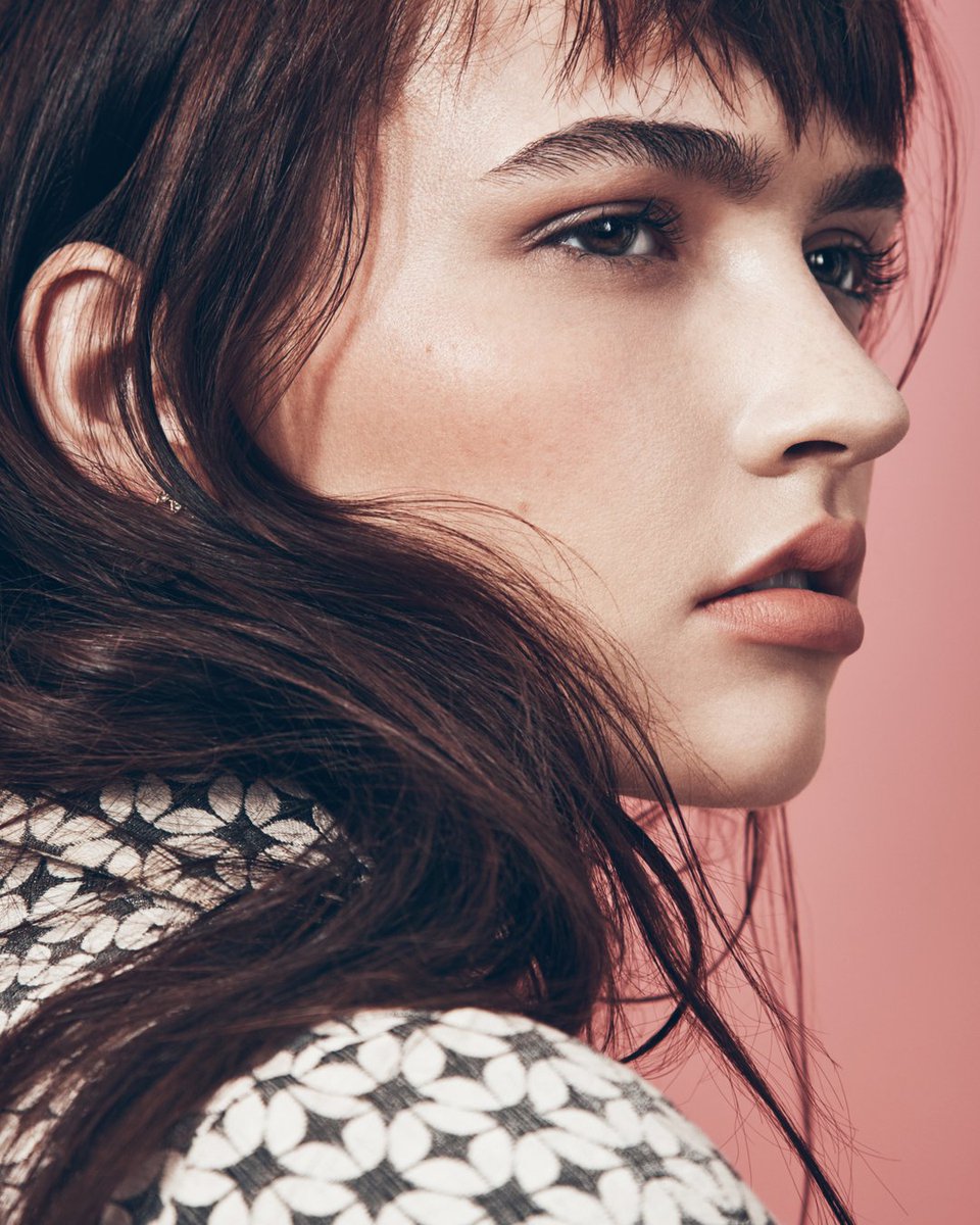 Saw these floating around the internet the other day. Love the choppy fringe. 

Model @magsrosemizner
Stylist @laura_zapata
Makeup @samanthatrinhmakeup
Hair <a href="/thisisclay/">Clay Nielsen</a>
Photo <a href="/joshua/">Joshua Z Weinstein</a>.pestka @judycaseyinc