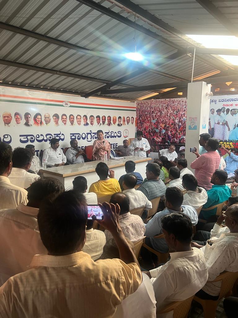 tirupatiparkip1's tweet photo. प्रणिती ताई शिंदे यांनी दावनगिरी लोकसभा क्षेत्रातील आठ  विधानसभा क्षेत्रात दौरा करून निवडणूक संदर्भात मतदारसंघातील बुथ यंत्रणा, प्रचार यंत्रणा, नियोजन, उमेदवार, विविध मान्यवर, मतदार यांच्या गाठी भेटी घेऊन पदाधिकारी यांच्यासोबत मतदरसंघाचा आढावा घेतला
@ShindePraniti
@INCKarnataka https://t.co/498jbWRYgx