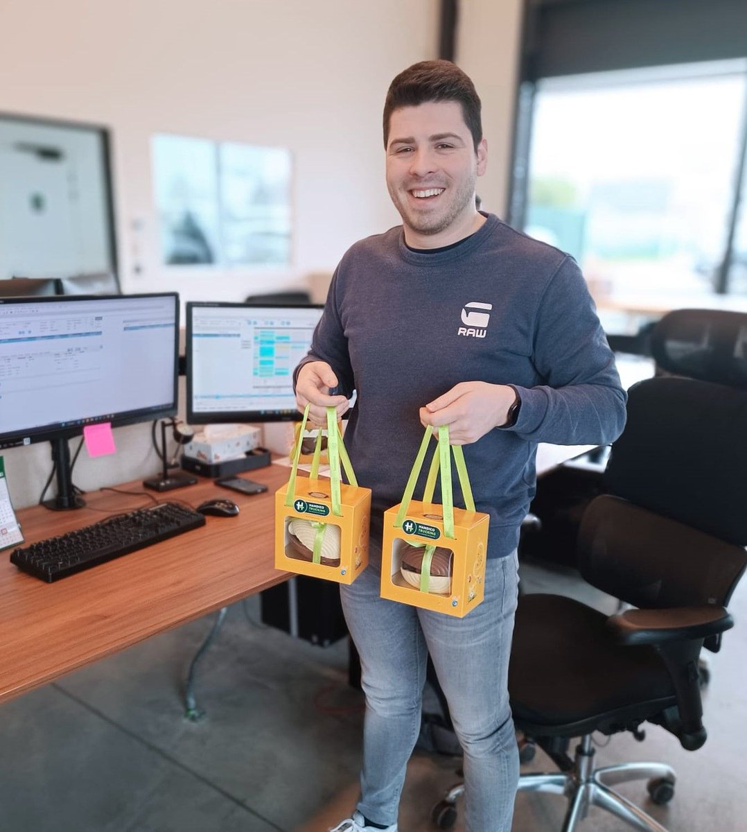 HandicoNv's tweet photo. Everyone at Handico Trucking wishes you a Happy Easter!🐣 https://t.co/l8R0wR6CzZ