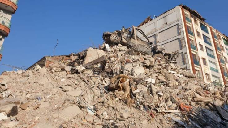 Malatya’da 1 Mart’ta askıya çıkması gereken hasar tespit belgeleri yaklaşık 40 gün geçmesine rağmen hala açıklanmadı. 40 günde bunu açıklayamayanlar, 1 yılda yeni bina mı yapıp verecekler? Bir il bu kadar mı kimsesiz olur? Anlamak mümkün değil
<a href="/csbgovtr/">T.C. Çevre, Şehircilik ve İklim Dğş. Bakanlığı</a> 
<a href="/murat_kurum/">Murat KURUM</a> <a href="/TC_icisleri/">T.C. İçişleri Bakanlığı</a>