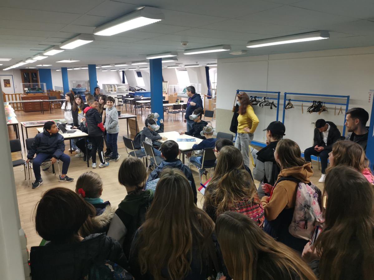 CAST_Dijon's tweet photo. Le forum CSTI Creusot revient cette année ! Ouvert aux élèves du cycle 3, il est l’occasion de rencontrer des acteurs de la culture scientifique : @canope_71, @CCSTI_BFC, @SABourdonne, @EsiremDijon @PavillonIndus, @Fondation_Lamap, @iutlecreusot
Merci à eux ! 
@AcademieDijon https://t.co/AR9RE3ywUt
