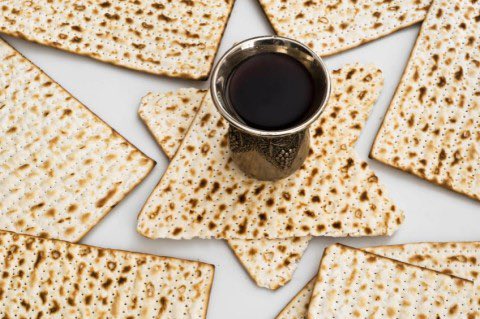 Greetings to the Jews of Ukraine and the whole world on the holiday of Passover! May this bright holiday, which symbolizes freedom, a new beginning, bring happiness and prosperity to every family! Peace, harmony and delicious matzah to all who celebrate! Chag Pesach Sameach!