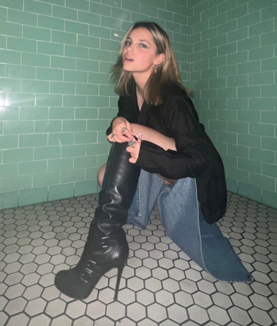 ❤️ <a href="/PhoenixFay_/">Fay.</a> is so goddamn beautiful.