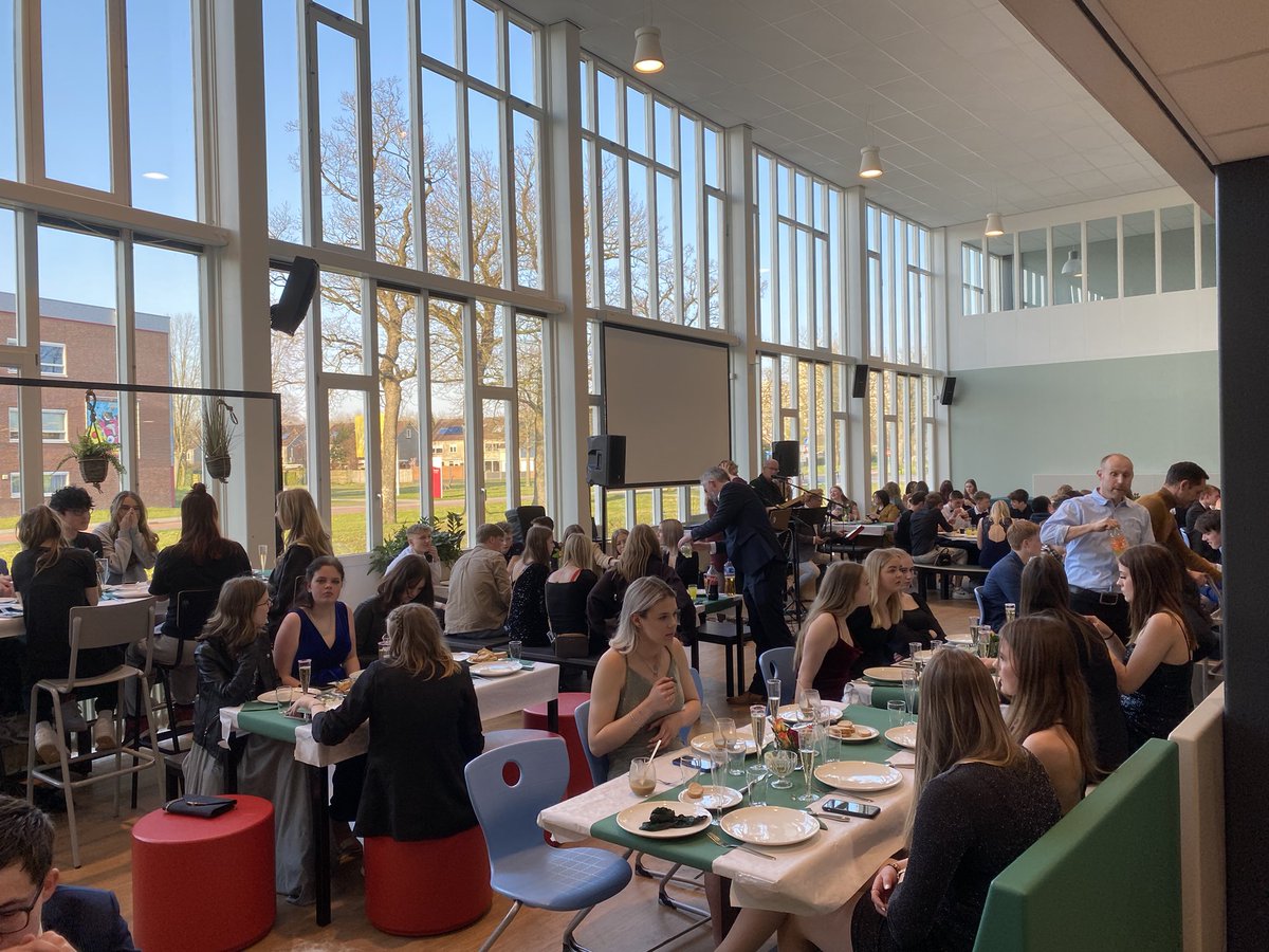 LiudgerSpl's tweet photo. In het kader van de Laatste Schooldag organiseert Splitting voor haar leerlingen een diner en een afsluitend feest in Iduna. #drachten #lsd2023 @_Smallingerland @Poppodiumiduna @lc_nl @dvhn_nl @frieschdagblad @OmropFryslan @WaldNet @actiefmedia https://t.co/6BHHZiSS0O
