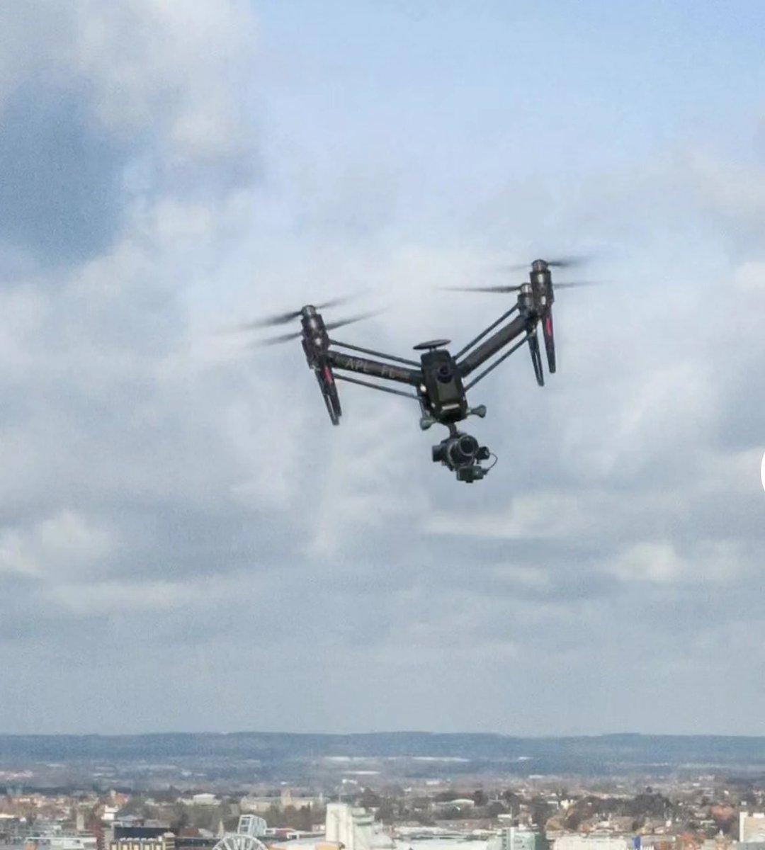 航拍世家 打手 tweet media