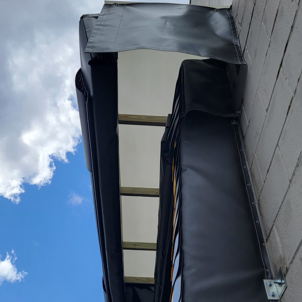 novalocks_usa's tweet image. NOVA’s Rain Deflector Xtreme provides an excellent barrier to water runoff from the tops of trailers entering the building, especially at declined docks. 

Compatible with all docks – designed for versatility. Get yours today.

#LoadingDocks  #SealsAndShelters