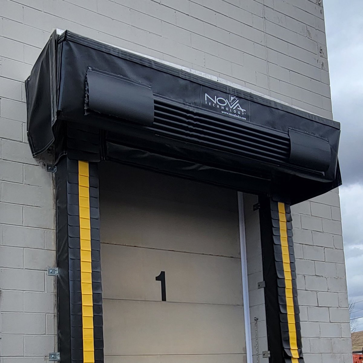 novalocks_usa's tweet image. NOVA’s Rain Deflector Xtreme provides an excellent barrier to water runoff from the tops of trailers entering the building, especially at declined docks. 

Compatible with all docks – designed for versatility. Get yours today.

#LoadingDocks  #SealsAndShelters