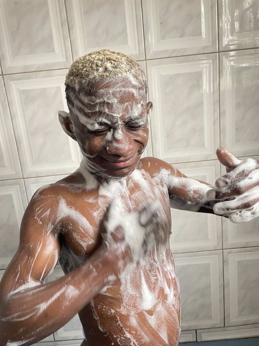 kopalarichman's tweet photo. Bathing time 

Boss wabonse 🇿🇲🌏🌍🌎✈️✈️✍️✍️ https://t.co/kcSh5y0Hf6