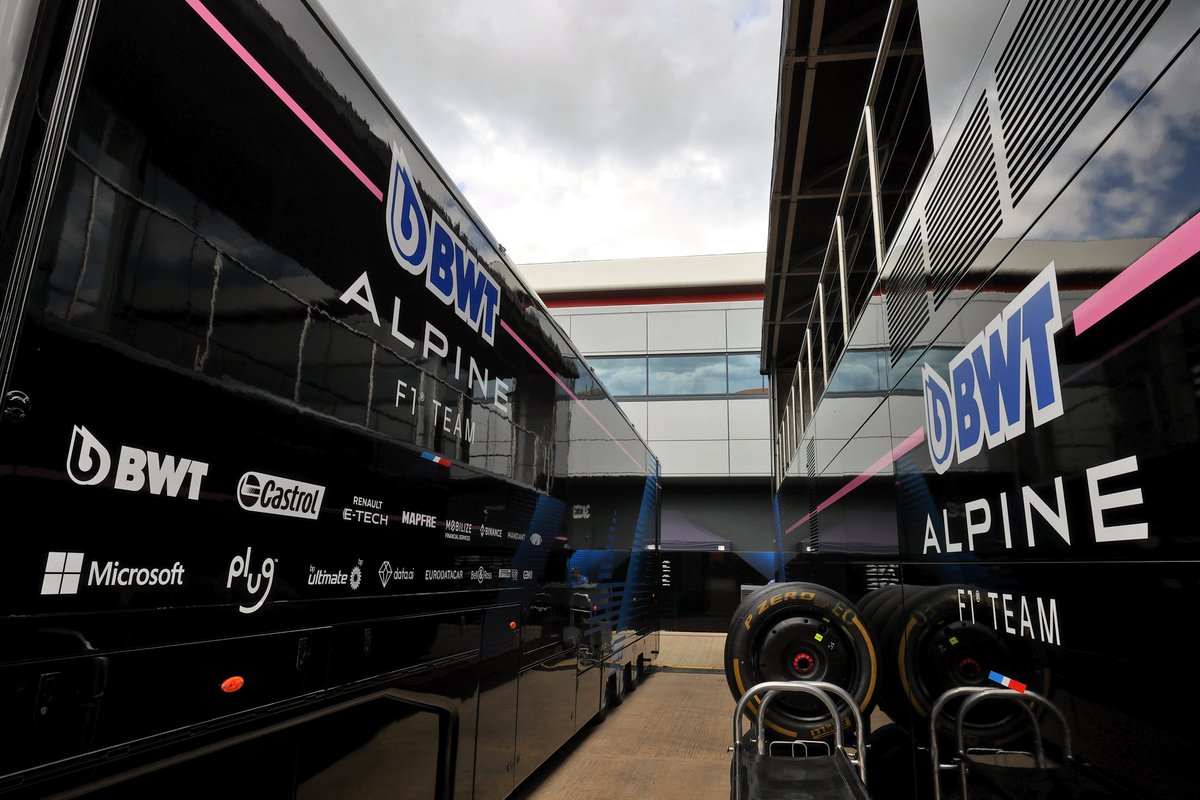 Coordinating an #F1 team around the world for 23 races is not an easy task...
𝗡𝗢𝗪 is your chance to ask Paul Seaby - Race Team Factory Support Manager - your questions about how everything arrives at track for the races. ⬇️ 
#Alpine <a href="/BinanceFanToken/">Binance Fan Token</a>