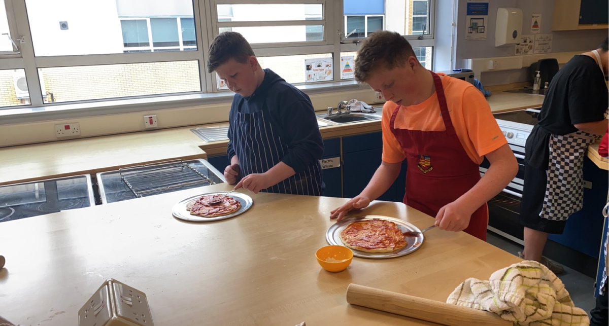Karla_Lochend's tweet photo. Pizza making at the spring club Easter 🐣 @LochendHigh @basket https://t.co/zuMnIlelBI