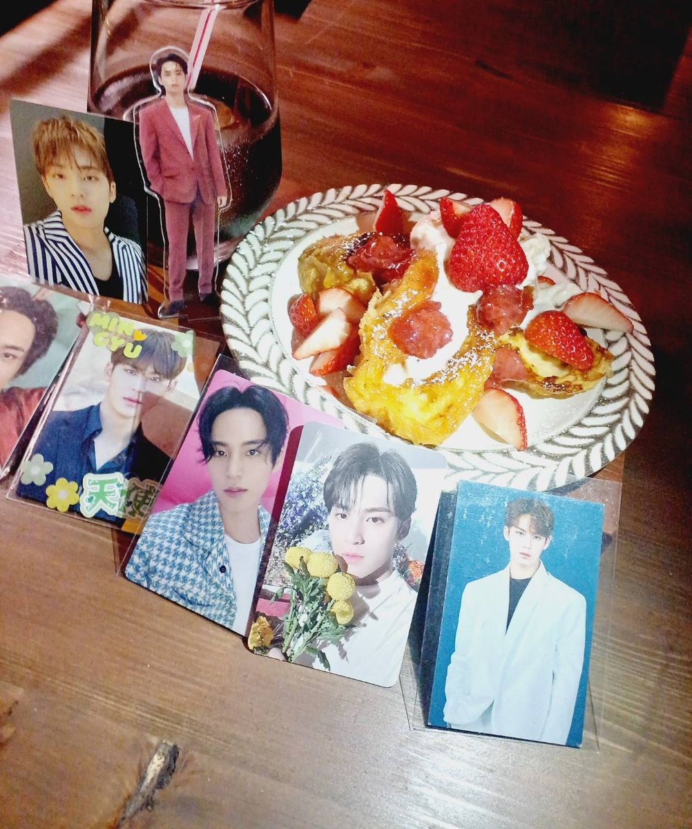 RSoa20's tweet image. キムミ、センイルチュッカへ～🐶🎉🎁
これからもファイティン💕
#민규생일은_아름답기를_따뜻하길 
#MINGYU #MinGYUMakeMySpring  #MingyuDay2023 #mingyubirthday #SEVENTEEN #CARAT #CARATと繋がりたい #김민규