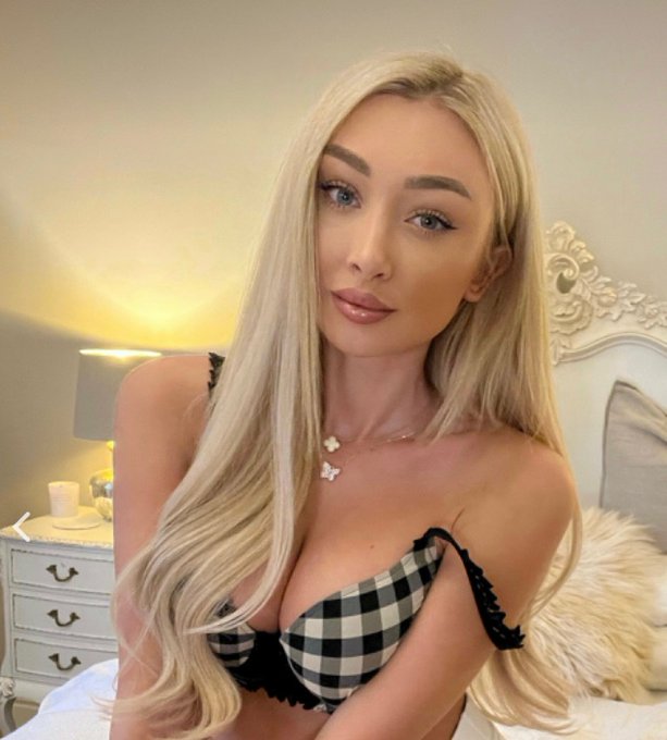 I don&rsquo;t want to wear my top. Take it if me please. I love when you want my tits 👀🍒🥰 https://t.co/7oYBNtGBke Follow